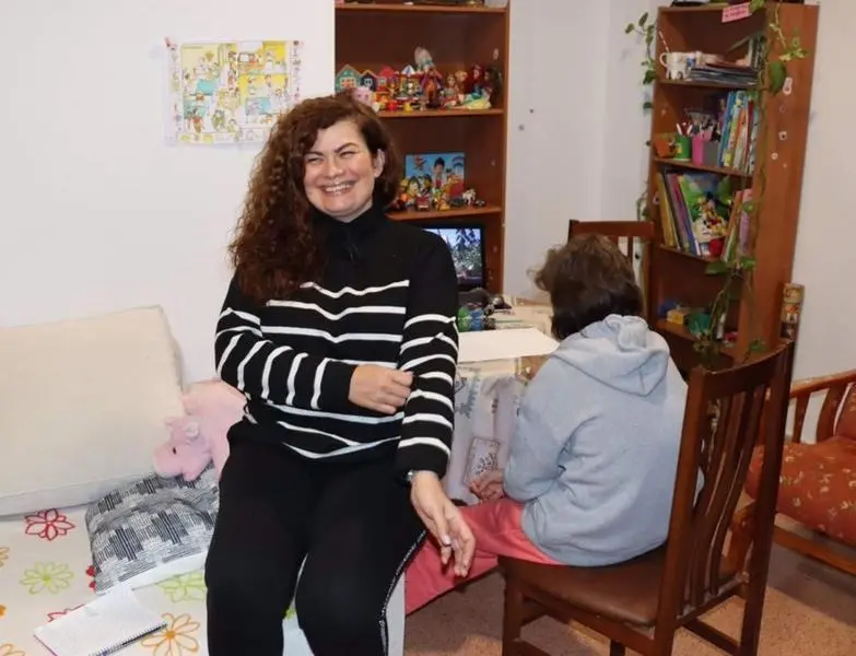  Olesya Savelieva y su hija Lisa, procedentes de Ucrania. Viven ahora en Alicante, gracias a C&aacute;ritas Orihuela 