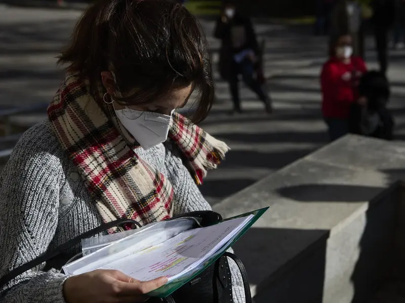  Archivo - Celebraci&oacute;n de los ex&aacute;menes MIR, en la Facultad de Educaci&oacute;n de la Universidad Complutense de Madrid, a 29 de enero de 2022, en Madrid (Espa&ntilde;a). - Jes&uacute;s Hell&iacute;n - Europa Press - Archivo 