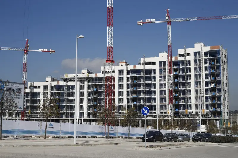  Archivo - Viviendas en construcci&oacute;n - EUROPA PRESS - Archivo 