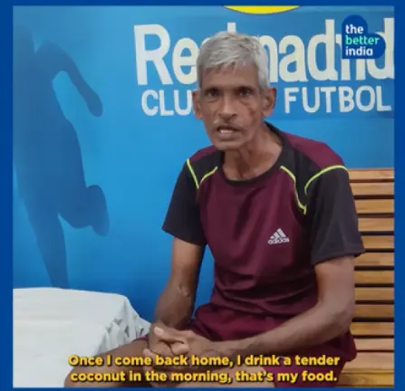  Balakrishnan Palayi ha basado su alimentaci&oacute;n en el coco.YOUTUBE 