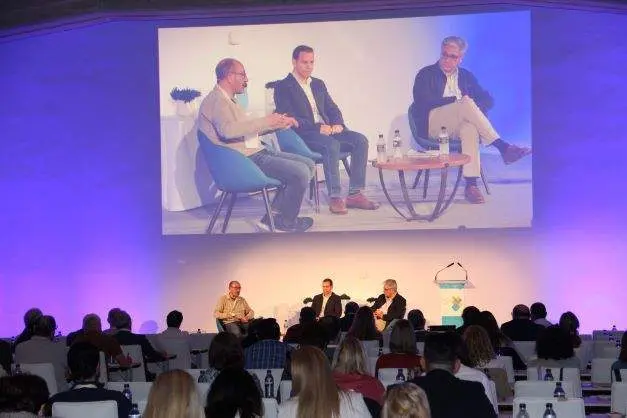  Mesa celebrada durante la Jornada Dual Neumol&oacute;gica celebrada los d&iacute;as 10 y 11 de marzo en Sevilla 