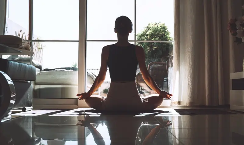  Archivo - Mujer haciendo meditaci&oacute;n, 'mindfulness' - NATALIADERIABINA - Archivo 