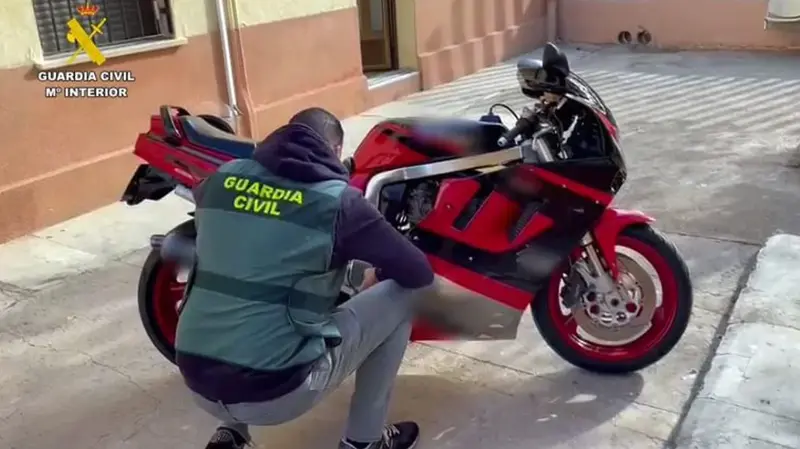  Imagen de la motociclieta robada.GUARDIA CIVIL DE ALMER&Iacute;A 