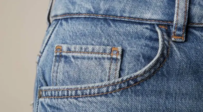  La mayor&iacute;a de vaqueros tienen en la parte delantera un mini bolsillo adicionali - Stock 