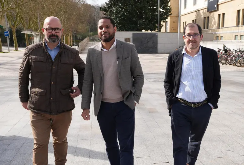  Ignacio Garriga acompa&ntilde;ado de Andr&eacute;s Paramio y Pedro Gandasegui, candidatos de Vox a las alcald&iacute;as de San Sebasti&aacute;nn e Irun - UNANUE/EUROPA PRESS 