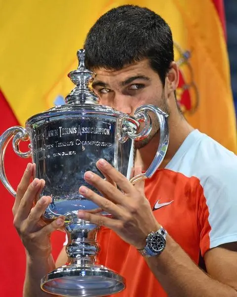  Alcaraz con la Copa de Indian Wells 