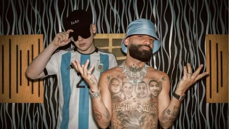  Bizarrap junto a Arc&aacute;ngel 