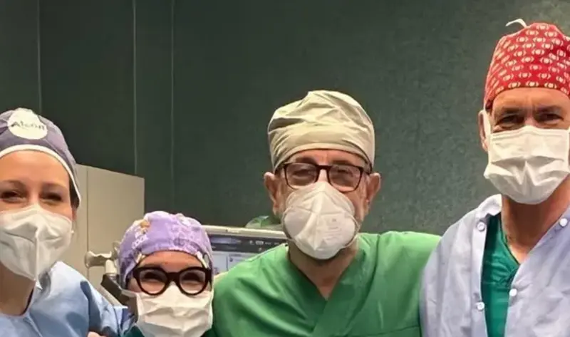  El equipo m&eacute;dico involucrado en la operaci&oacute;n 