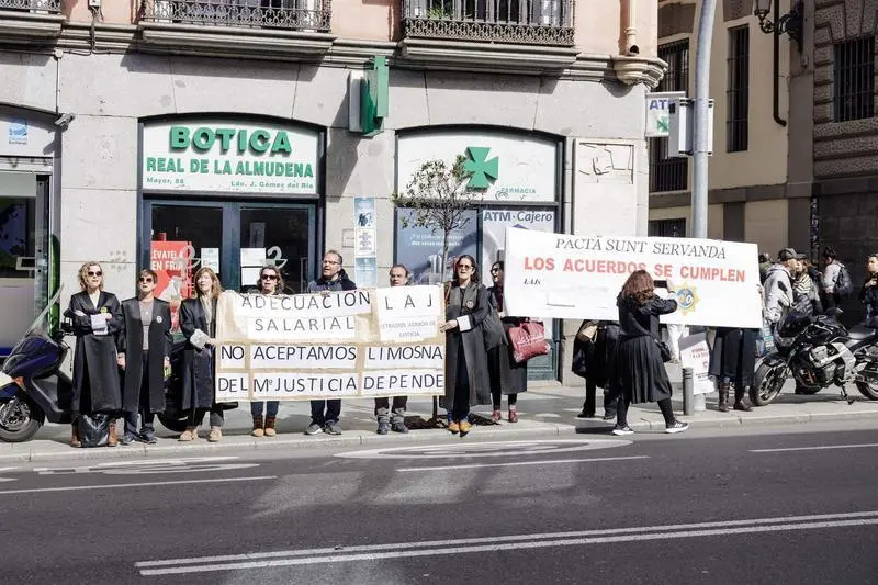  Varios letrados de la Administraci&oacute;n de Justicia (LAJ) protestan frente al Consejo de Estado, a 10 de marzo de 2023, en Madrid 