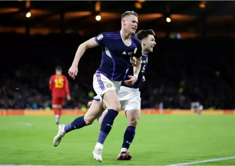  Scott McTominay celebrando el segundo gol ante Espa&ntilde;a 