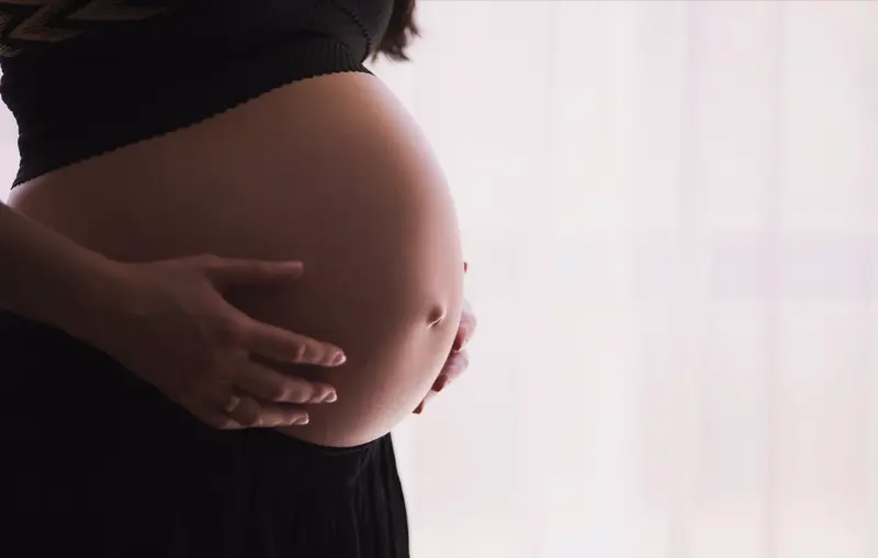  Archivo - Imagen de recurso de mujer embarazada. - UGR - Archivo 