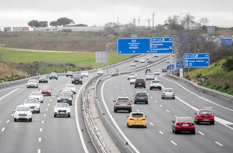  Varios coches circulan por la autov&iacute;a del Suroeste, A-5, a 8 de enero de 2023, en Madrid (Espa&ntilde;a). - A. P&eacute;rez Meca - Europa Press - Archivo 