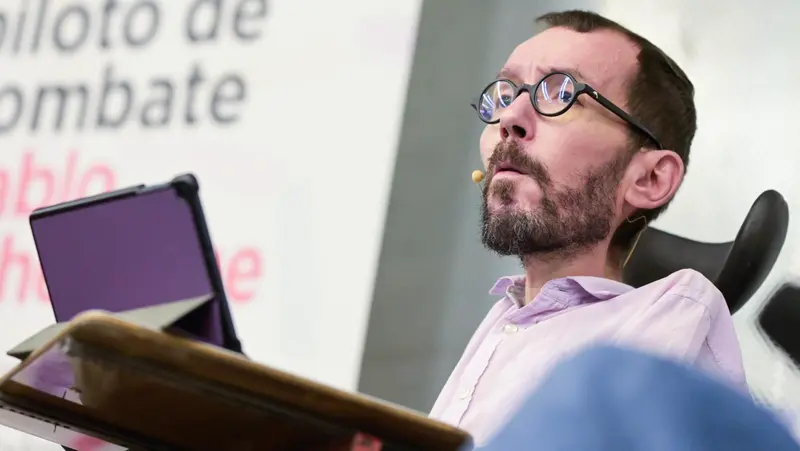  El portavoz de Unidas Podemos en el Congreso, Pablo Echenique, durante la presentaci&oacute;n de su libro 'Memorias de un piloto de combate', en el Centro C&iacute;vico Delicias, a 11 de marzo de 2023, en Zaragoza, Arag&oacute;n (Espa&ntilde;a). En el libro, Pablo Echenique aborda c - Fabi&aacute;n Sim&oacute;n - Europa Press 