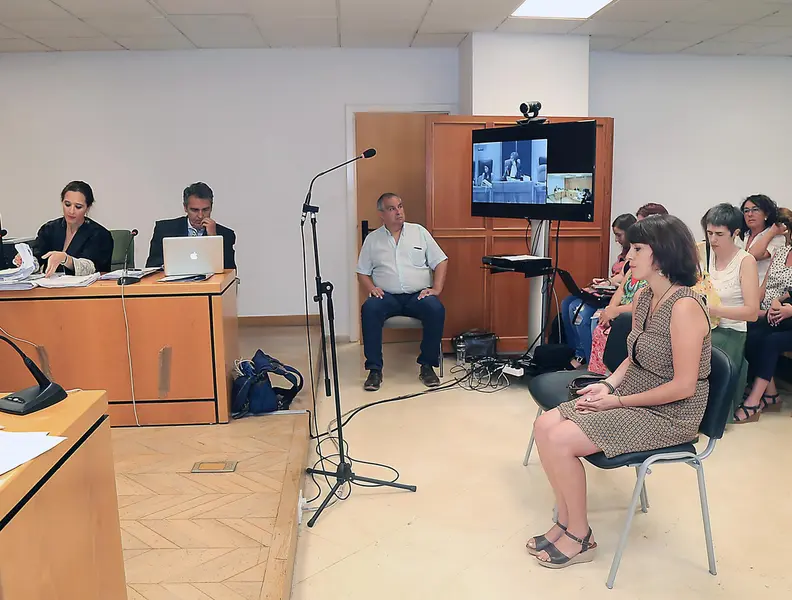  Archivo - Juana Rivas durante el juicio que se celebr&oacute; en el Juzgado de lo Penal 1 de Granada por la sustracci&oacute;n de sus dos hijos menores. - POOL - Archivo 