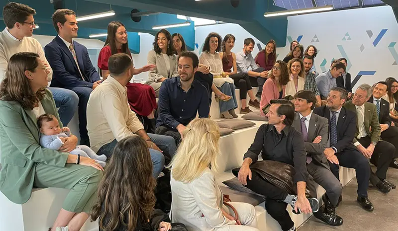  Reuni&oacute;n del consejero de Universidad con los universitarios e investigadores en formaci&oacute;n que viajar&aacute;n el pr&oacute;ximo curso 2023/2024 a EEUU. 