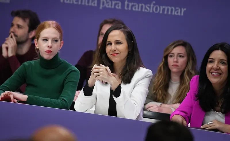  (I-D) La secretaria Organizaci&oacute;n de Podemos y secretaria de Estado de Agenda 2030, Lilith Verstrynge; la secretaria general de Podemos y ministra de Derechos Sociales y Agenda 2030, Ione Belarra; y la secretaria de Internacional y eurodiputada de Podemos, - Fernando S&aacute;nchez - Europa Press 