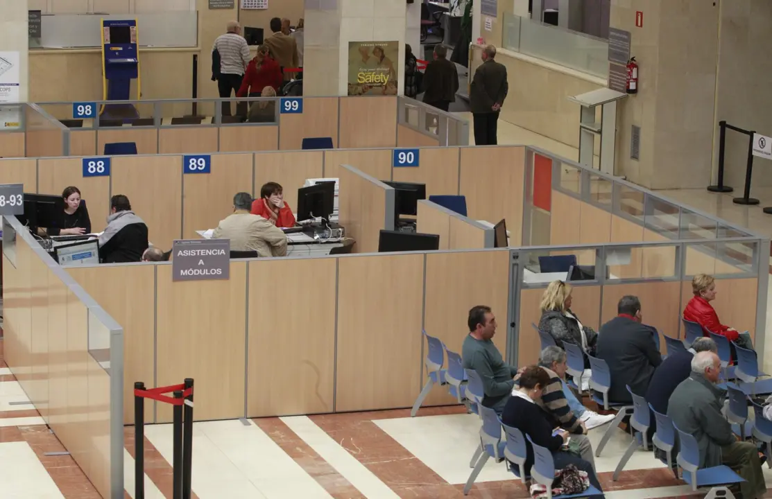  Archivo - Hacienda, Agencia Tributaria, AEAT, declaraci&oacute;n de la Renta, contribuyente, IRPF, impuestos, impuesto, funcionarios, funcionario - EUROPA PRESS - Archivo 