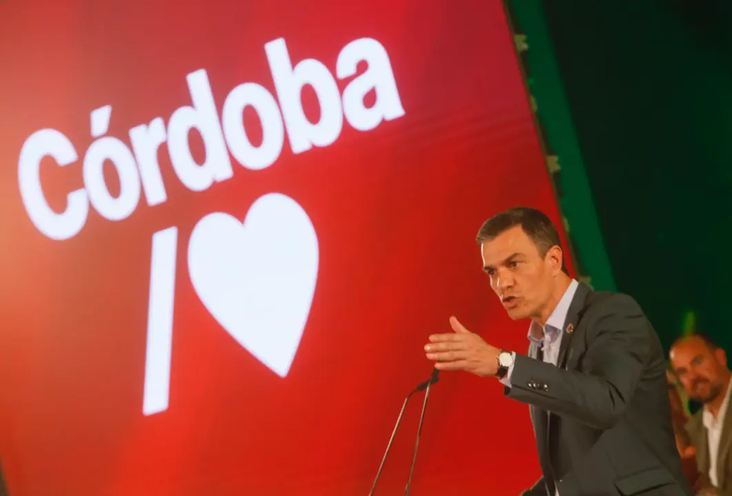  El secretario general del PSOE y presidente del Gobierno, Pedro S&aacute;nchez, interviene en el acto del candidato a la alcald&iacute;a de C&oacute;rdoba, Antonio Hurtado, a 20 de abril de 2023, en C&oacute;rdoba, (Andaluc&iacute;a, Espa&ntilde;a). - Rafael Madero - Europa Press 