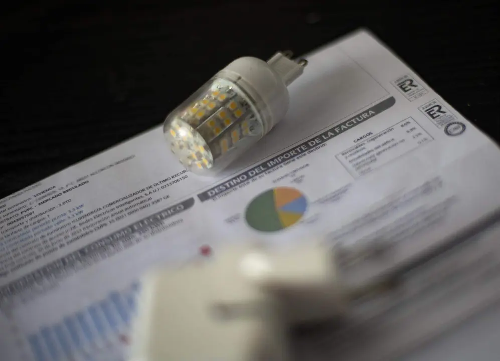  Una factura del consumo de luz, a 10 de septiembre de 2021, en Madrid (Espa&ntilde;a) 