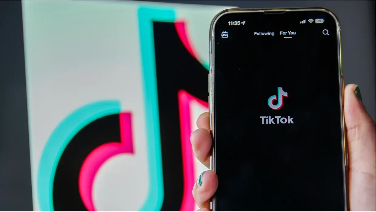  Un m&oacute;vil con TikTok 