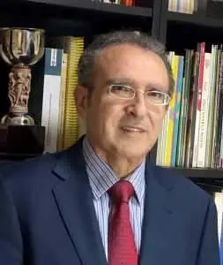  El fundador y director de &Aacute;nfora Nova, Jos&eacute; Mar&iacute;a Molina, presenta su nueva obra Medidas cautelares 