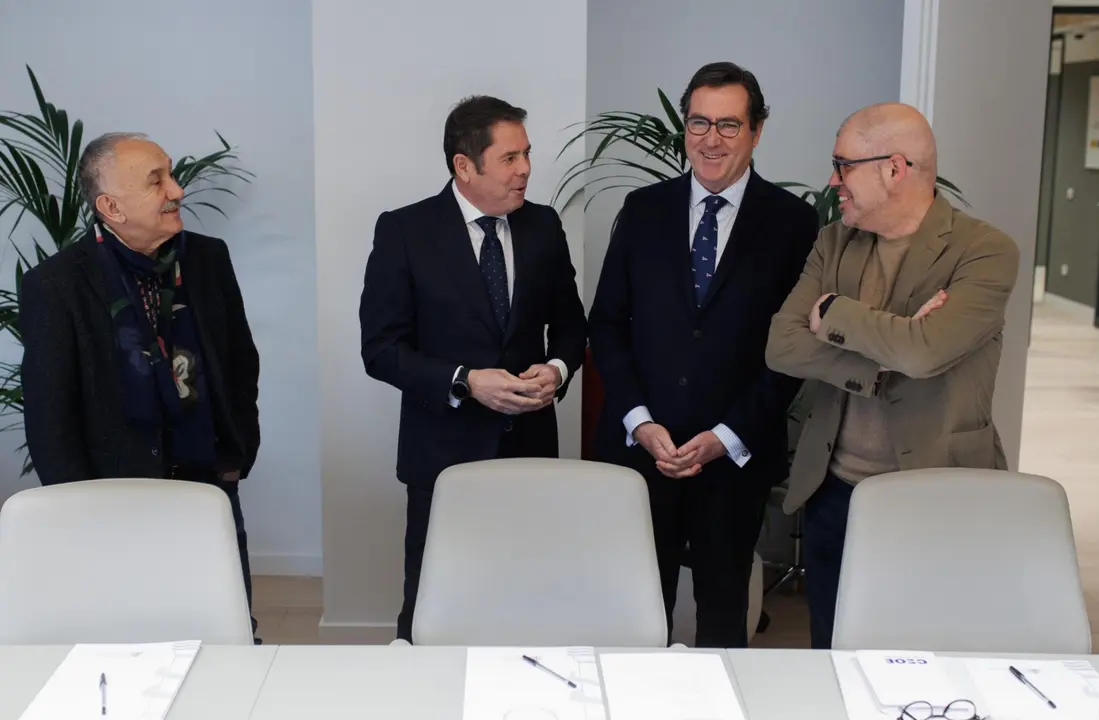  Archivo - (I-D) El secretario general de UGT, Pepe &Aacute;lvarez; el presidente de Cepyme, Gerardo Cuerva; el presidente de la CEOE, Antonio Garamendi; y el secretario general de CCOO, Unai Sordo - Alejandro Mart&iacute;nez V&eacute;lez - Europa Press - Archivo 