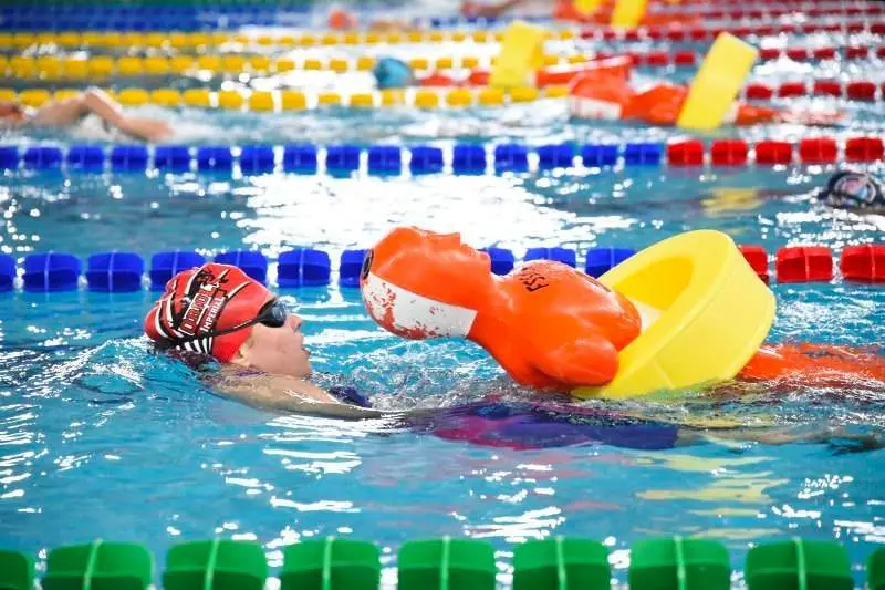  Una socorrista durante la prueba de 200 metros supersocorrista. Autor: Javier S&aacute;nchez-RFESS 