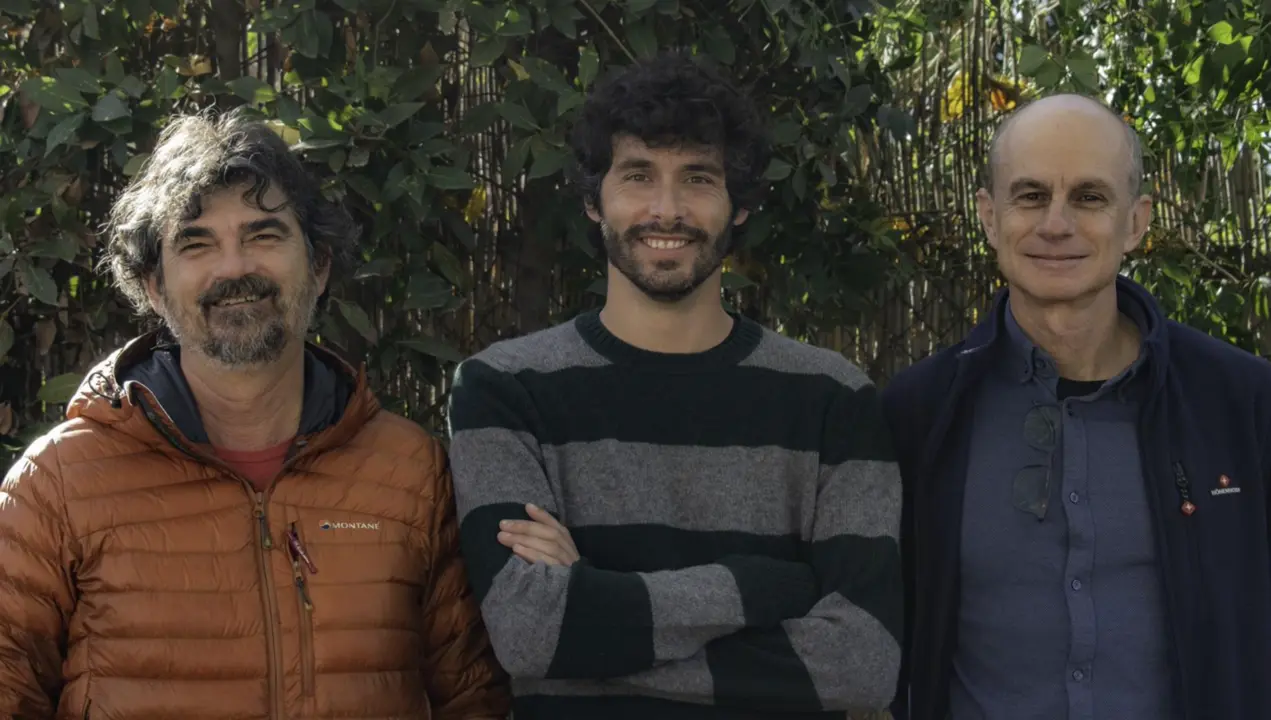  Archivo - De izquierda a derecha, los profesores y autores de 'Dientes de sable, jirafas y encebras' Trino Ferr&aacute;ndez, Pedro Pi&ntilde;ero y Chema Catarineu - IPHES - Archivo 