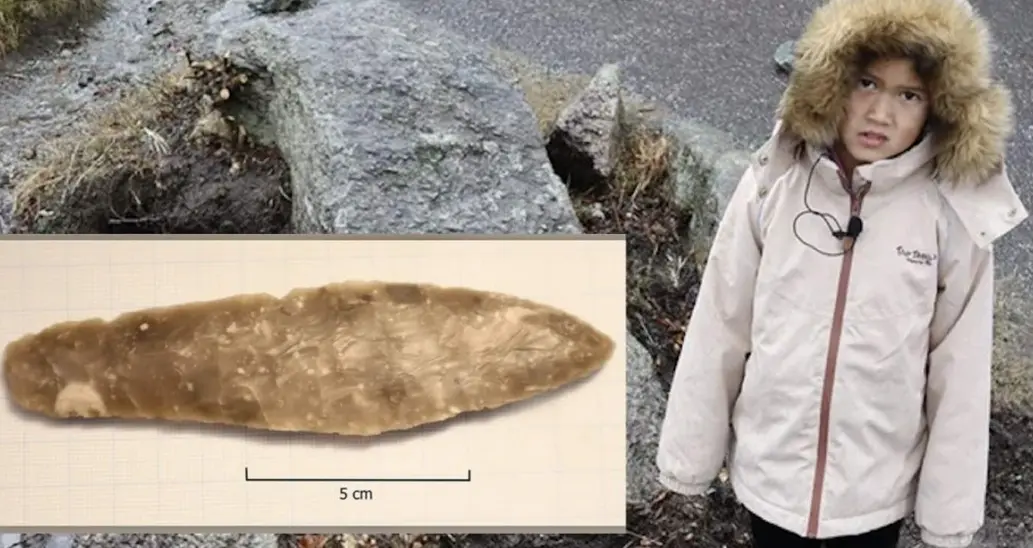  Elise y su daga - Museo Universitario del Condado de Vestland 