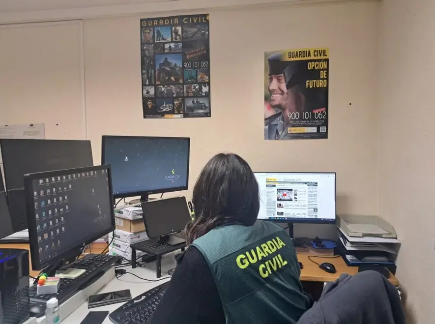  Una agente de la Guardia Civil 