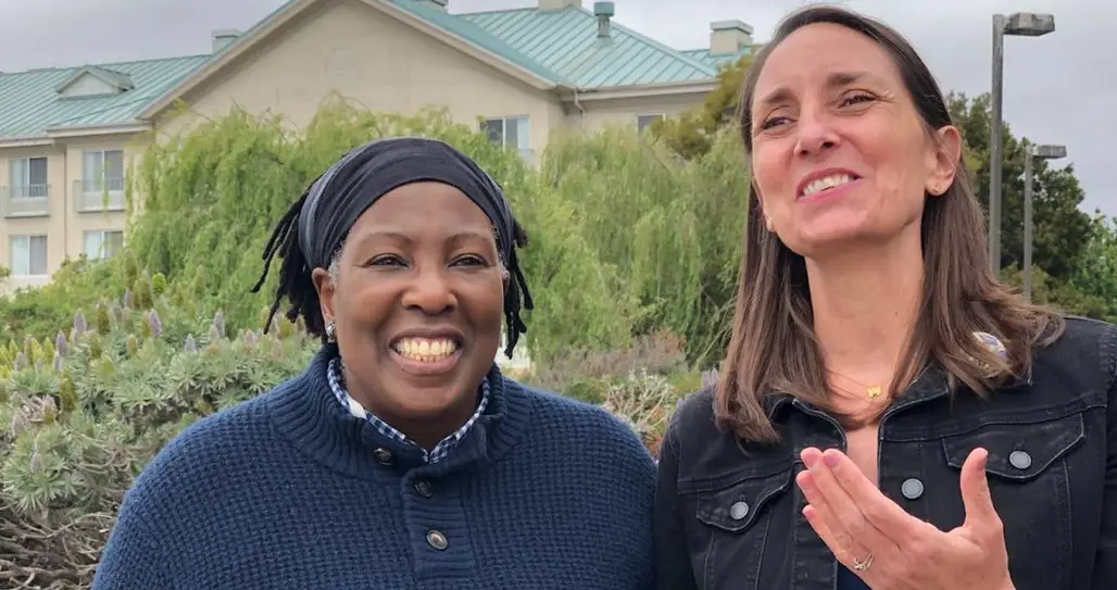  Elizabeth with her Miracle Friend Joan / Miracle Messages 