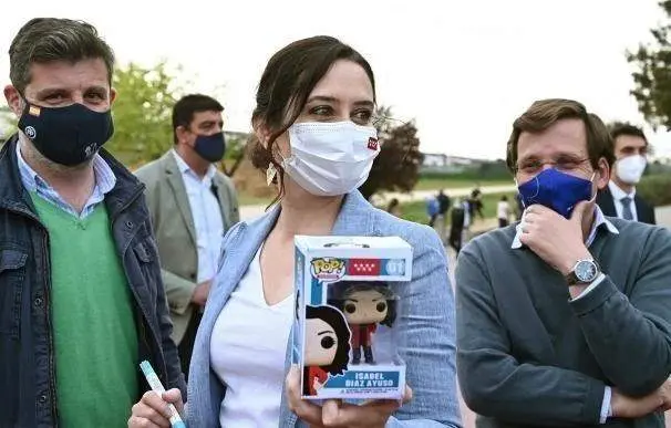  Isabel D&iacute;az Ayuso con su Funko personalizado, v&iacute;a Twitter: @Charless_GM 