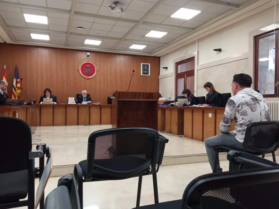  El acusado, durante el juicio este jueves en la Audiencia Provincial 