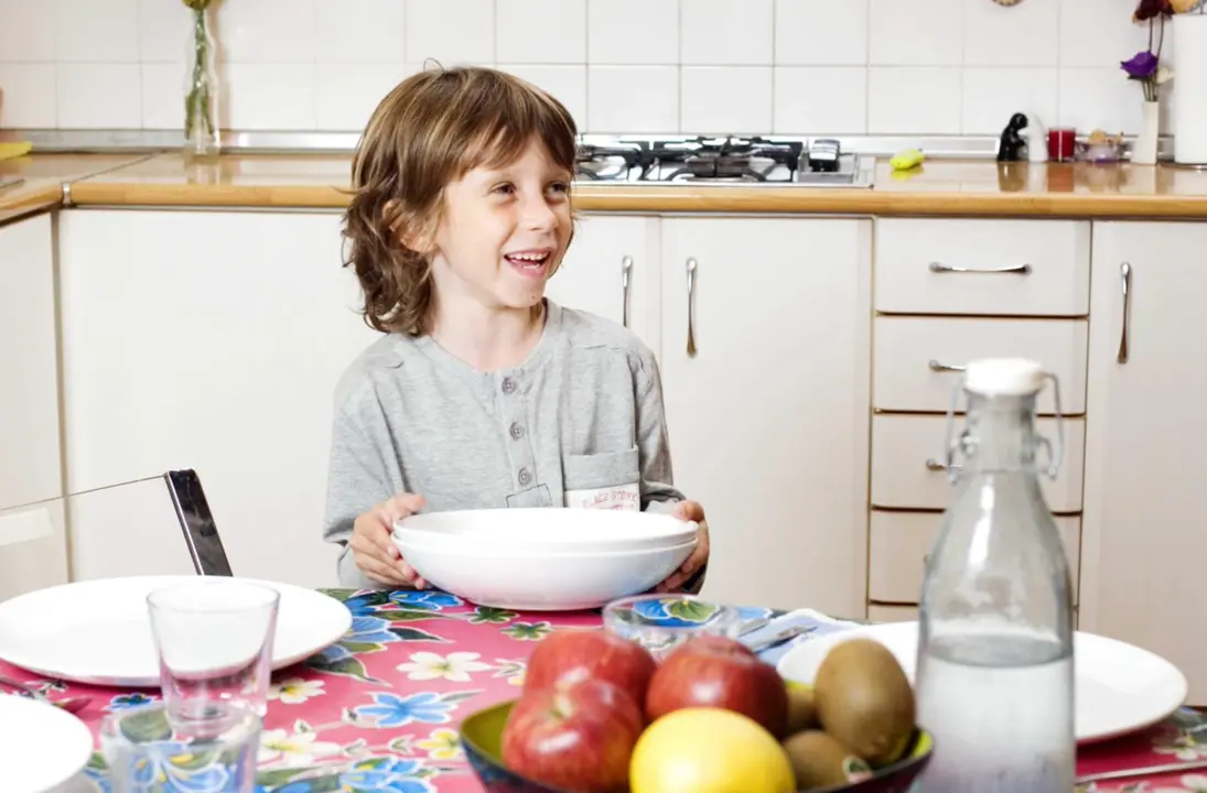 Archivo - Ni&ntilde;o comiendo - EUROPA PRESS/LA CAIXA - Archivo 