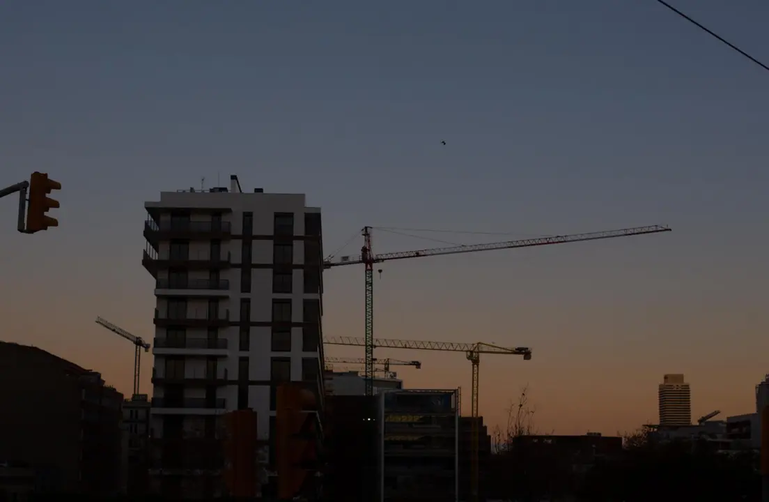  Archivo - Edificios de viviendas en construcci&oacute;n - David Zorrakino - Europa Press - Archivo 