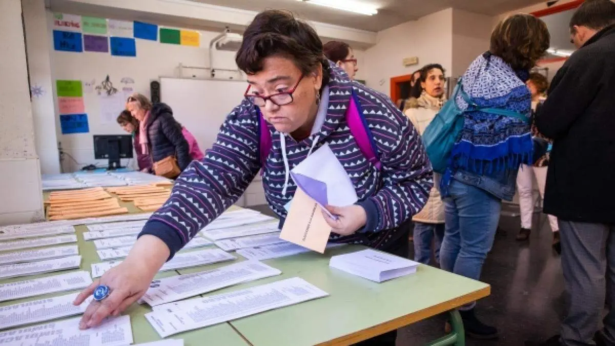  Persona con discapacidad intelectual votando 