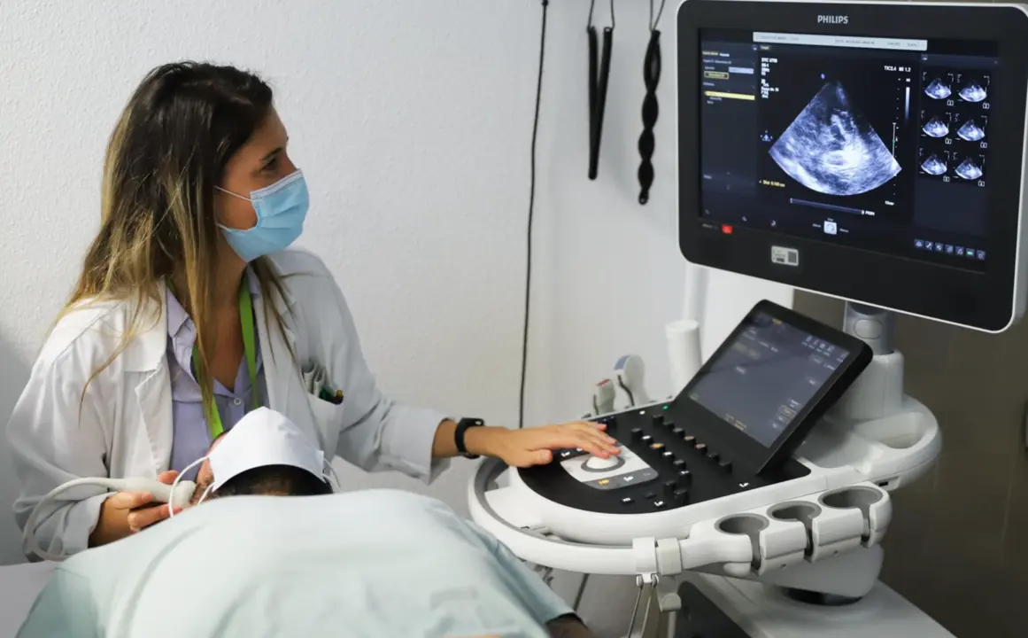  Realizaci&oacute;n de una ecograf&iacute;a transcraneal - HOSPITAL GERMANS TRIAS I PUJOL 