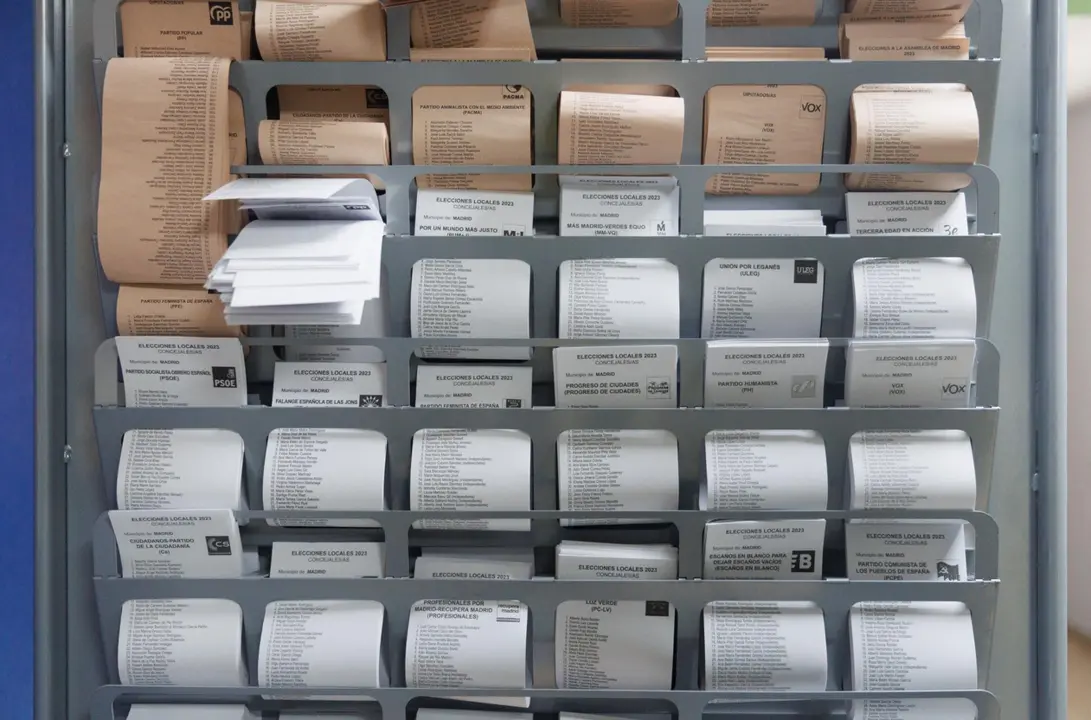  Papeletas preparadas en un colegio electoral, a 28 de mayo de 2023, en Madrid (Espa&ntilde;a). - Eduardo Parra - Europa Press 