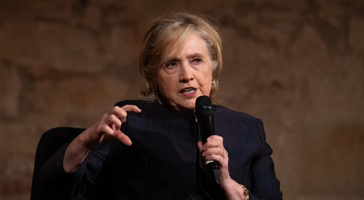  La ex secretaria de Estado de los Estados Unidos de Am&eacute;rica, Hillary Clinton, participa como ponente en el acto central del 50&ordm; aniversario del CIDOB (Barcelona Centre for International Affairs), en la Capella del MACB, a 2 de junio de 2023, en Barcelona, - David Zorrakino - Europa Press 