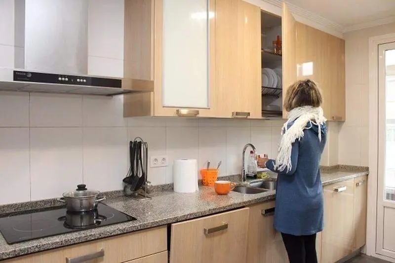 La Diputaci&radic;&ge;n Foral de &radic;&Aring;lava, a trav&radic;&copy;s de Instituto Foral de Bienestar Social (IFBS), ha ampliado su oferta residencial destinada a personas con discapacidad intelectual con la puesta en marcha en el barrio vitoriano de Santa Luc&radic;&ne;a, de una nueva vivienda con apoyo intermitente, en la que tres personas usuarias viven de forma independiente y son supervisadas de forma puntual por un equipo educativo.
SOCIEDAD PA&radic;&ccedil;S VASCO ESPA&radic;&euml;A EUROPA &radic;&Aring;LAVA AUTONOM&radic;&ccedil;AS
DFA
