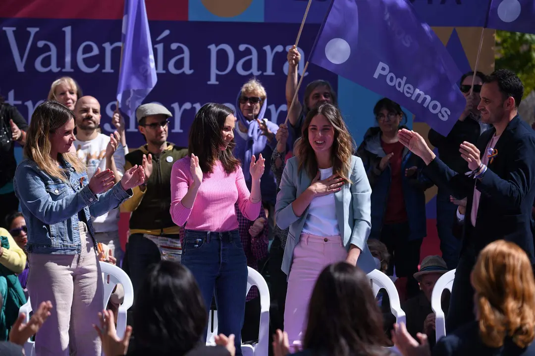  La candidata de Podemos a la Presidencia de la Comunidad de Madrid, Alejandra Jacinto; la ministra de Derechos Sociales, Ione Belarra; la ministra de Igualdad, Irene Montero; y el candidato de Podemos a la Alcald&iacute;a de Madrid, Roberto Sotomayor 