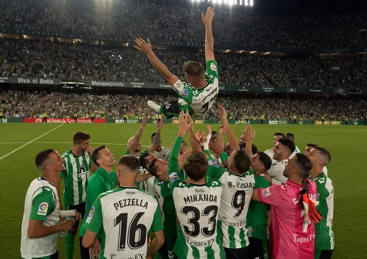  Joaqu&iacute;n y su equipo en la despedida 