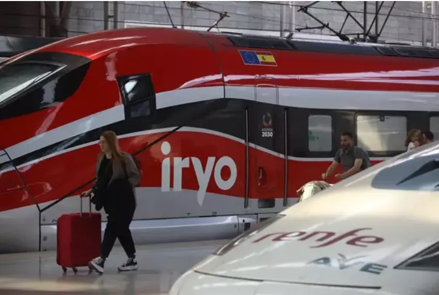  Archivo - Llegada del tren de alta velocidad Iryo a la estaci&oacute;n Mar&iacute;a Zambrano, A 31 de marzo de 2023, en M&aacute;laga (Andaluc&iacute;a, Espa&ntilde;a). - &Aacute;lex Zea - Europa Press - Archivo 