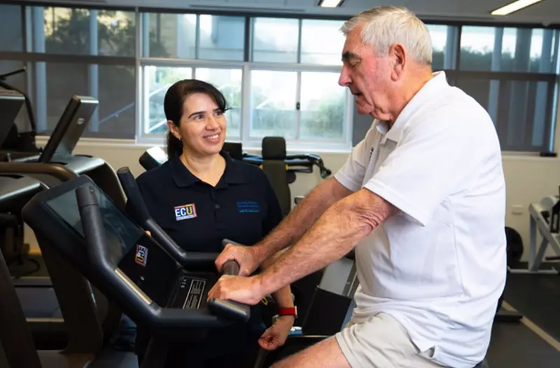  Persona mayor haciendo deporte - EDITH COWAN UNIVERSITY 