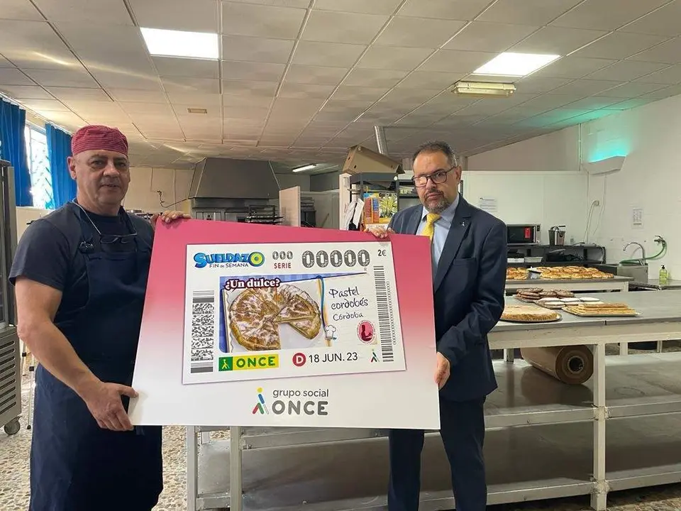  Archivo - Mangueras de combustible en una gasolinera, a 27 de diciembre de 2022, en Madrid (Espa&ntilde;a). El Gobierno ha eliminado la bonificaci&oacute;n generalizada al combustible para el a&ntilde;o 2023 y ha decidido mantenerla solo para el colectivo de profesionales, qu - A. P&eacute;rez Meca - Europa Press - Archivo 