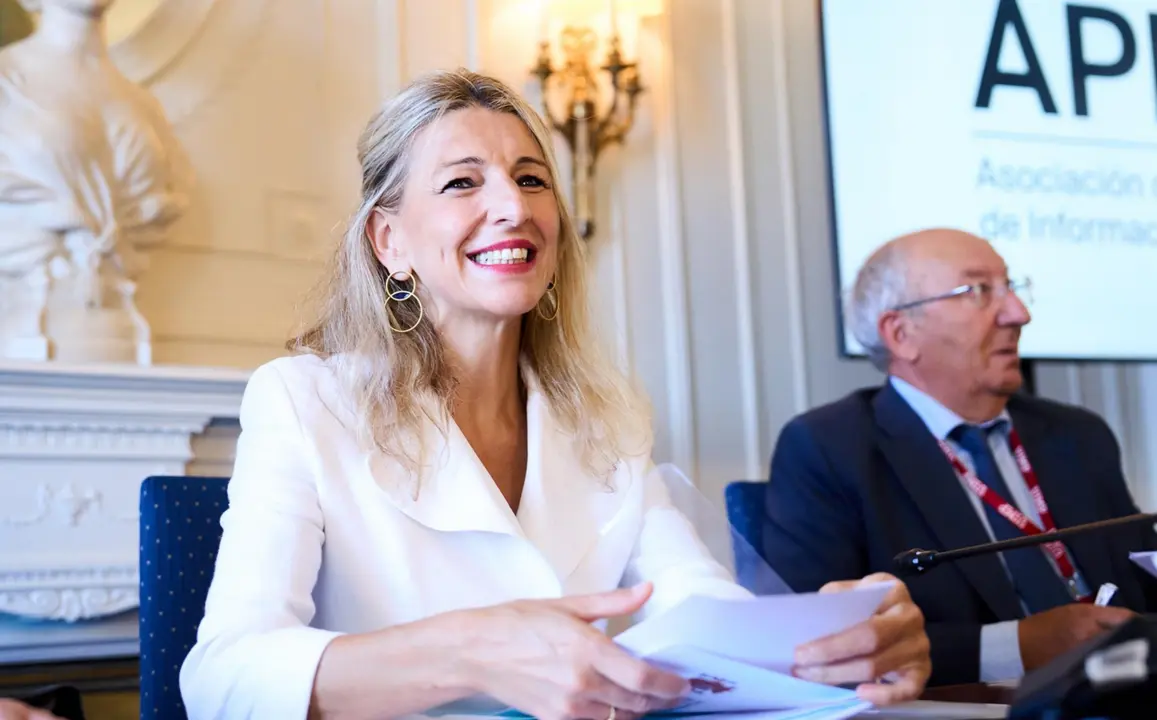  La vicepresidenta segunda y l&iacute;der de SUMAR, Yolanda D&iacute;az, interviene durante el seminario de la APIE de la Universidad Internacional Men&eacute;ndez Pelayo (UIMP), en el Palacio de la Magdalena, a 22 de junio de 2023, en Santander, Cantabria (Espa&ntilde;a). - Juanma Serrano - Europa Press 