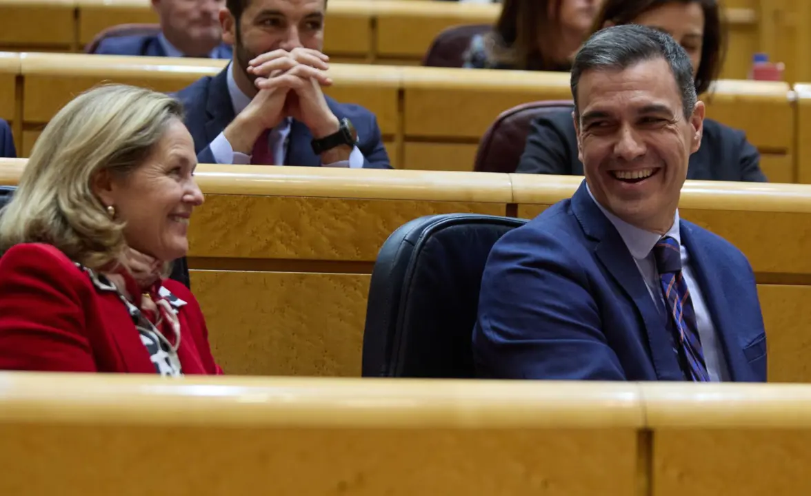  Archivo - El presidente del Gobierno, Pedro S&aacute;nchez, y la vicepresidenta primera y ministra de Asuntos Econ&oacute;micos y Transformaci&oacute;n Digital, Nadia Calvi&ntilde;o. - Jes&uacute;s Hell&iacute;n - Europa Press - Archivo 
