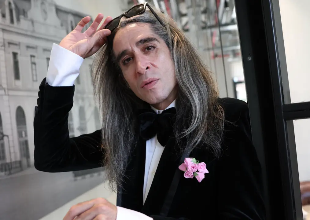  El cantante y humorista del grupo musical Nancys Rubias Mario Vaquerizo posa tras una entrevista para Europa Press, a 29 de junio de 2023, en Madrid (Espa&ntilde;a). - Isabel Infantes - Europa Press 