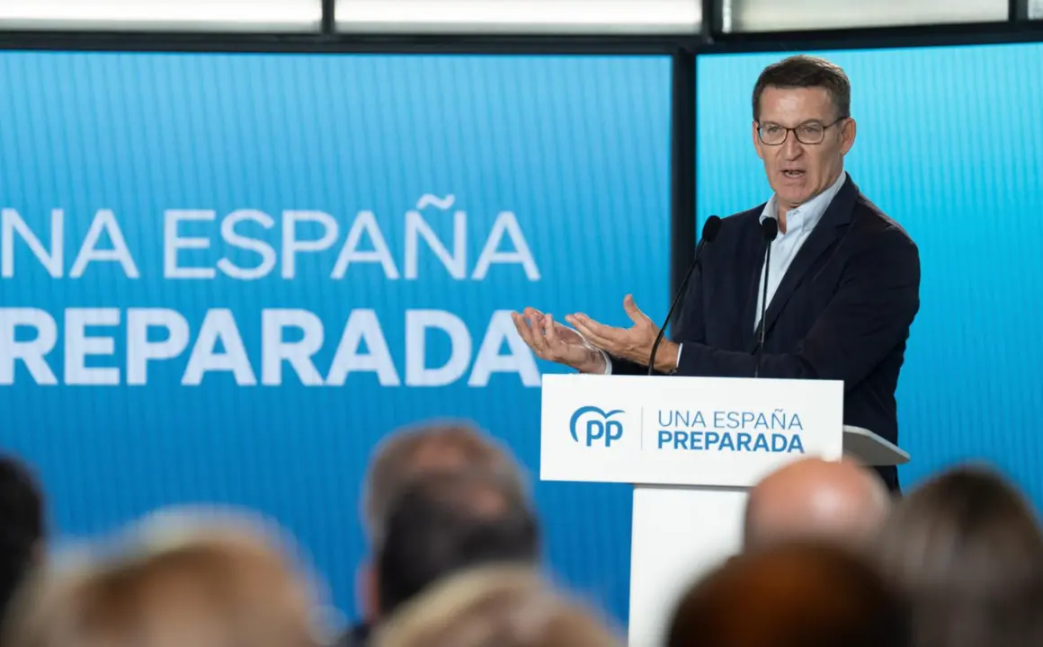  El presidente del PP, Alberto N&uacute;&ntilde;ez Feij&oacute;o, este lunes en el acto en Barcelona - David Zorrakino - Europa Press 