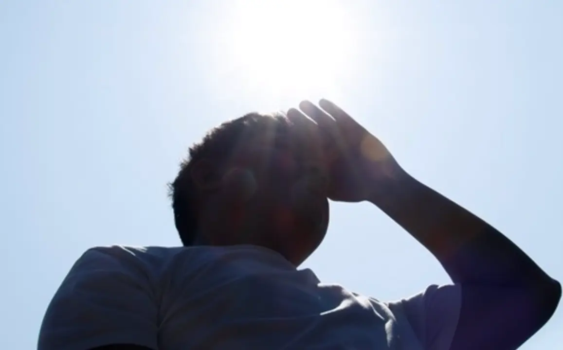  Archivo - Young man and heat stroke. Young man and heat stroke. - PRAEWBLACKWHILE - Archivo 